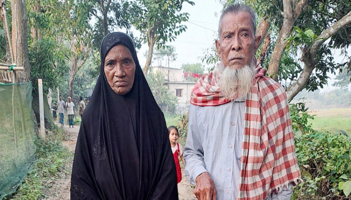 ছেলের অত্যাচারে ৩ মাস বাড়ি ছাড়া বৃদ্ধ বাবা-মা