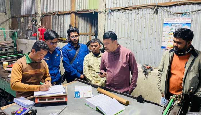 ​নোয়াখালীতে সাড়ে চারটন পলিথিন জব্দ, দুই লাখ টাকা জরিমানা