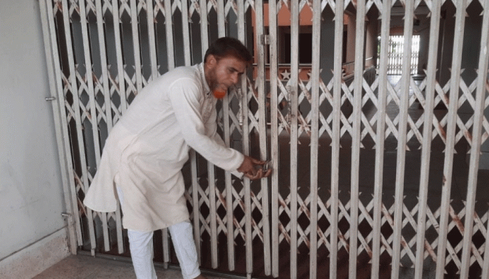 বরিশাল বিশ্ববিদ্যালয়ে চলছে শাটডাউন, প্রতি কক্ষে শিক্ষকদের তালা