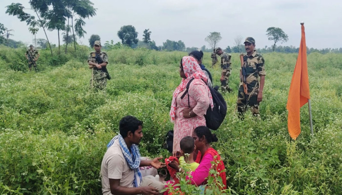 লালমনিরহাট সীমান্তে ৩৩ জনকে পুশইনের চেষ্টা, বিজিবির বাধা