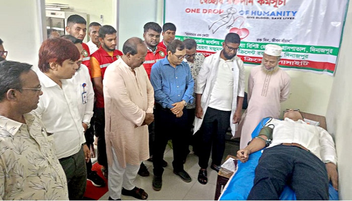 ​দিনাজপুরে বিশ্ব রক্তদাতা দিবস উপলক্ষে স্বেচ্ছায় রক্তদান কর্মসূচির
