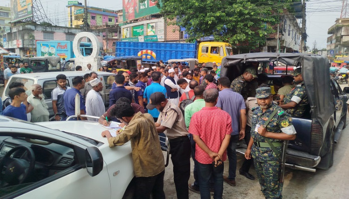 ​পঞ্চগড়ে হ্যান্ডকাফসহ ৪ মাদক আসামিকে ছিনতাই, পুলিশের সাড়াশি অভিযানে গ্রেফতার