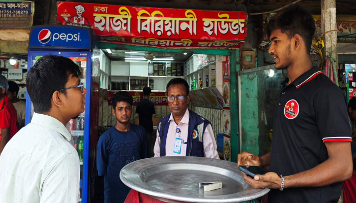​ফরিদপুরে হাজি বিরিয়ানি দোকানে অভিযান, ২০ হাজার টাকা জরিমানা