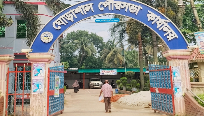 ​পৌরসভায় নিয়মিত অফিস করেননা সিইওরা, নাগরিকর সেবায় ধীরগতি ভোগান্তি চরমে