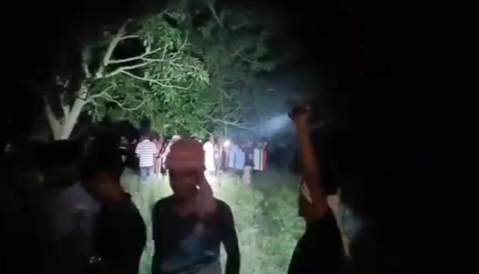 ​চাঁপাইনবাবগঞ্জ সীমান্তে পুশ-ইনের চেষ্টা রুখে দিল বিজিবি ও এলাকাবাসী