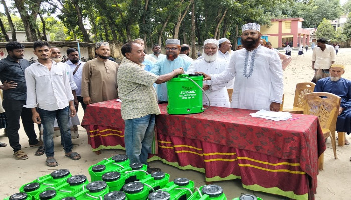 ​এমপি আলী আজমের উদ্যোগে ১৭ ইউনিয়নের কৃষকদের মাঝে ৯০টি স্প্রে মেশিন বিতরণ