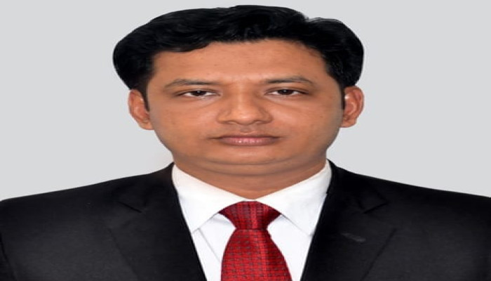 সালথায় কৃষকদের বাঁচাতে সরকারের দ্বারস্থ ইউএনও দবির উদ্দিন