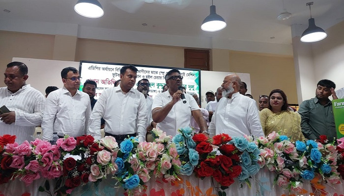 নাটোরে বীজ ও রাসায়নিক সার বিতরণ অনুষ্ঠানের শুভ উদ্বোধন