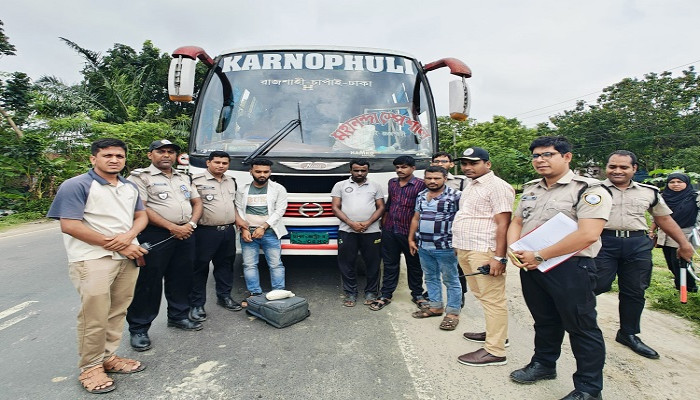 ১.৫ কেজি হেরোইনসহ যুবক গ্রেফতার, গডফাদারের সন্ধানে মাদকদ্রব্য নিয়ন্ত্রণ অধিদপ্তর