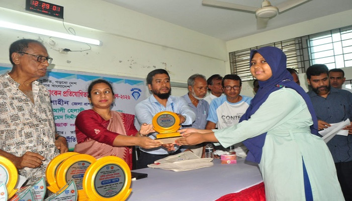 ​নাটোরে দূর্নীতি প্রতিরোধে র‍্যালি, আলোচনা সভা ও পুরস্কার বিতরণী অনুষ্ঠিত
