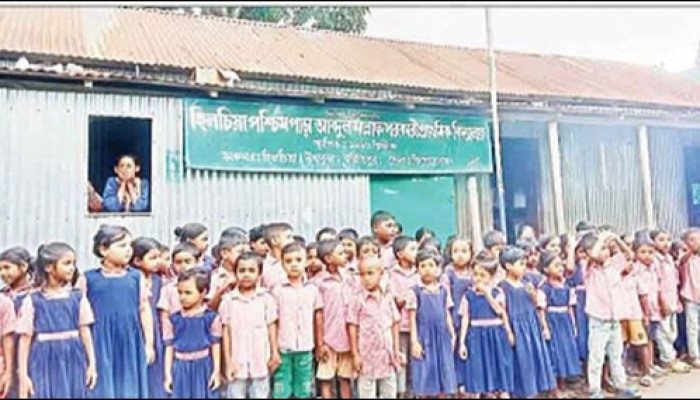 বাজিতপুরে ঝুঁকিপূর্ণ ভবনে চলছে ১৫১ শিশুর পাঠদান