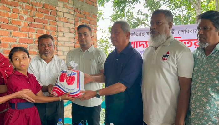 ​রাঙামাটিতে বন্যাদুর্গত বাক-শ্রবণ প্রতিবন্ধীদের জেলা পরিষদের খাদ্যশস্য বিতরণ