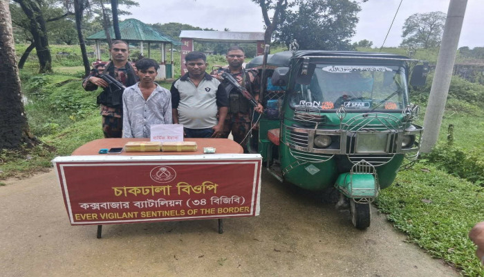 ​রামুর ইয়াবা ব্যবসায়ি নুরুল হাসেম ও হাসান আলী ২০ হাজার ইয়াবাসহ বিজিবির হাতে আটক, সিএনজি ও নগদ টাকা জব্দ