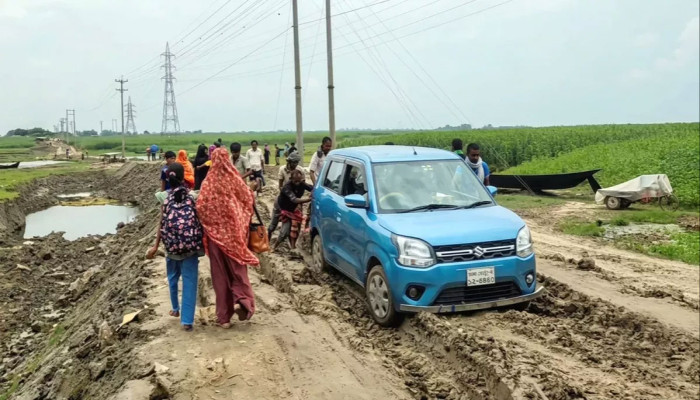 দুটি সেতুর অভাবে বিচ্ছিন্ন পদ্মার চরাঞ্চলের প্রায় এক লাখ মানুষ