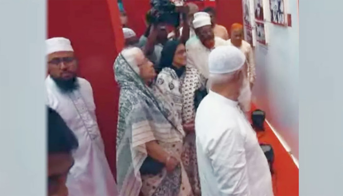 জামায়াত আমিরের বাসায় মুক্তিযুদ্ধের ইতিহাস উপস্থাপন নিয়ে বিতর্ক