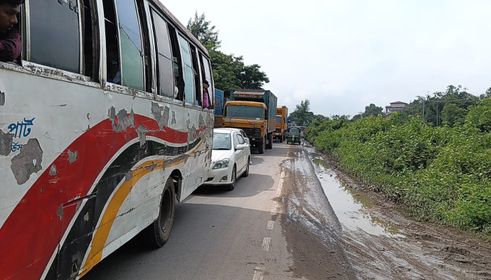 ​মহাসড়কের কুমিল্লা অংশে তিনদিন যাবৎ ধীরগতি