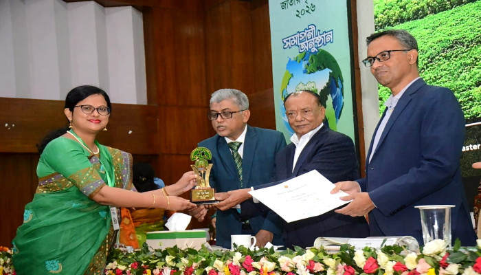 জাতীয় ছাদ বাগান প্রতিযোগিতায় সারা দেশে ৩য় শেরপুর পৌরসভা