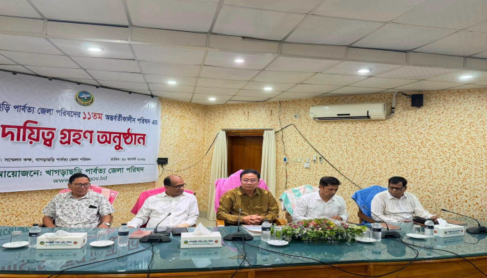 ​খাহড়াছড়ি পার্বত্য জেলা পরিষদে নবনিযুক্ত চেয়ারম্যান ম্রাসা থোয়াই মারমা ও সদস্যরা দায়িত্ব নিলেন