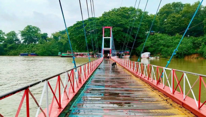 ​৬ দিন পর  দৃশ্যমান রাঙ্গামাটির ঝুলন্ত সেতু