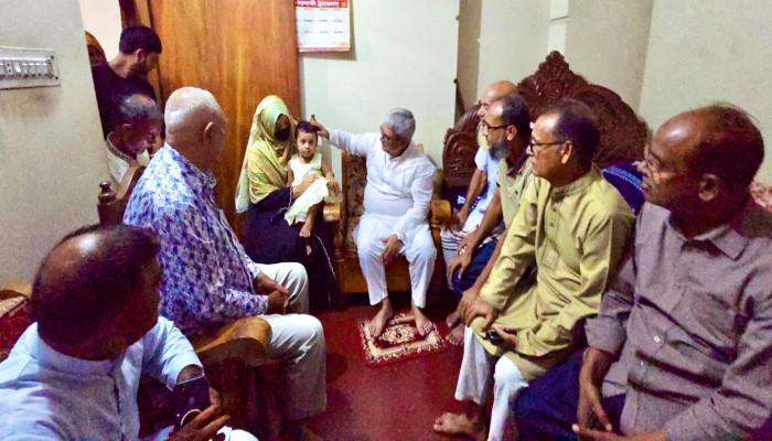 নিহত সেনাসদস্য রিফাতের মৃত্যুতে শোক, শোকাহত পরিবারের পাশে এমপি মিলন