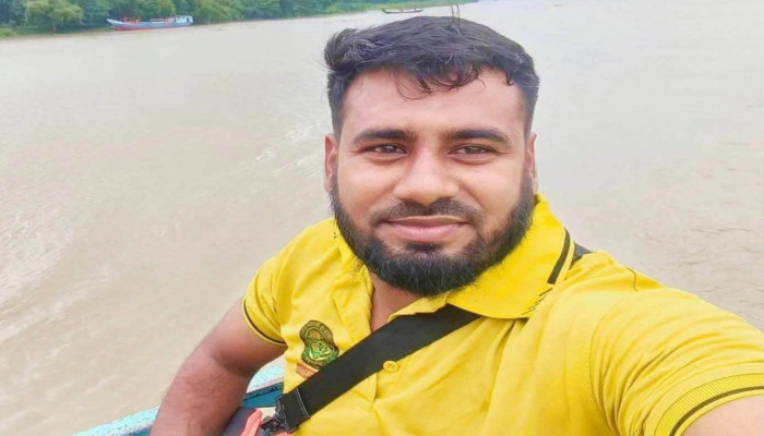 ​আনন্দভ্রমণ পরিণত হলো কান্নায় পদ্মায় নিখোঁজ শৈলকুপা ছাত্রদল নেতা রকির লাশ উদ্ধার