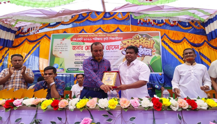 খোকসায় ৩৫ কৃতী শিক্ষার্থীকে সংবর্ধনা ও অর্থ উপহার