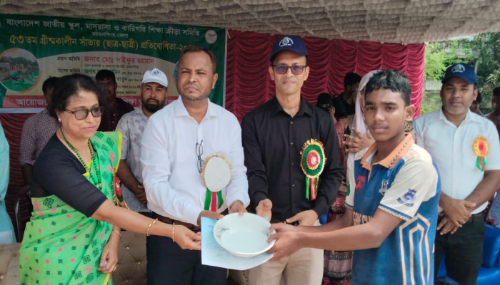 ​তরুণ প্রজন্মকে বিপথগামিতা থেকে রক্ষা করতে খেলাধুলার বিকল্প নেই: ডিসি সাইফুর রহমান