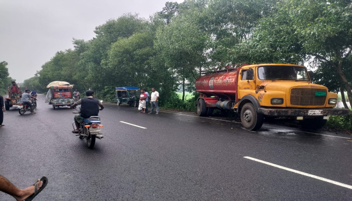 ​সিরাজগঞ্জে সড়ক দুর্ঘটনায় দুই জন নিহত, কাভার্ড  ভ্যান চালক আটক