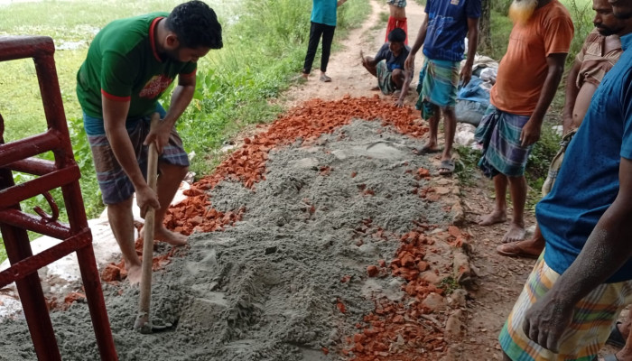 ​গাজীপুরের কালীগঞ্জে মোল্লা কল্যাণ ট্রাস্টের অর্থায়নে বক্তারপুর ইউপির বিভিন্ন রাস্তা মেরামত