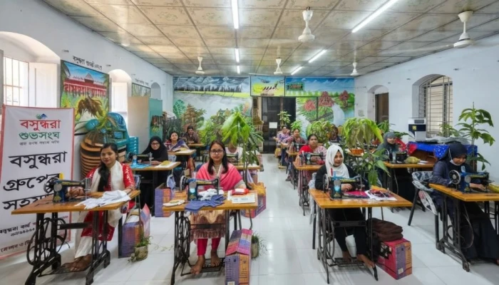 স্বাবলম্বী হওয়ার পথে গৌরীপুরের ২০ নারী, পাশে বসুন্ধরা গ্রুপ