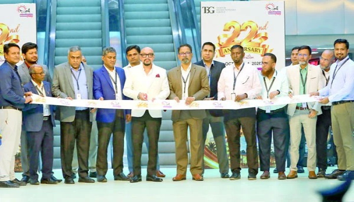 ফ্ল্যাশমব ও ফ্যাশন শোতে জমজমাট বসুন্ধরা সিটির প্রতিষ্ঠাবার্ষিকী