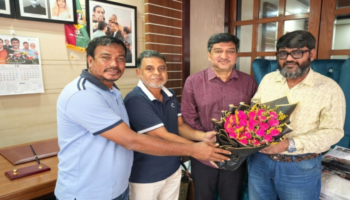 টঙ্গী পাইলট কলেজে সভাপতি জাবেদ আহমেদ সুমনকে বরণ