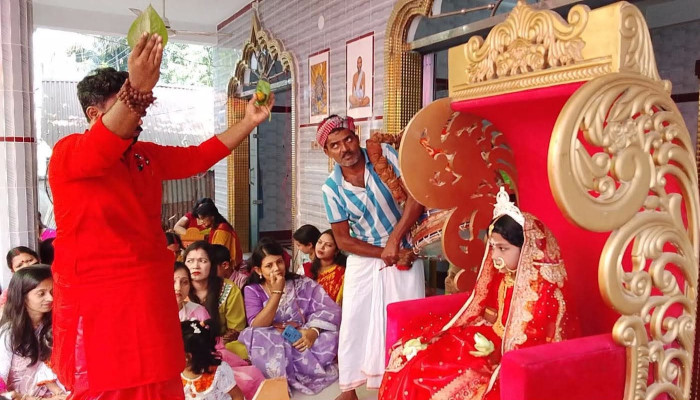 গাইবান্ধায় শ্রী রামকৃষ্ণ আশ্রমে মহাসমারোহে কুমারী পূজা অনুষ্ঠিত