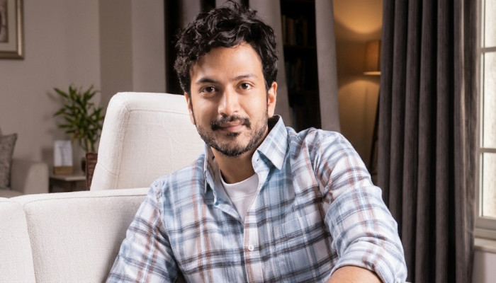 অন্যরকম চরিত্রে ইয়াশ রোহান