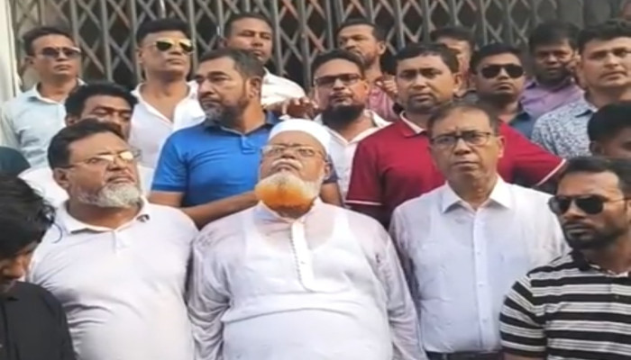 গোপালগঞ্জে পুলিশের উপর হামলার প্রতিবাদে  জেলা বিএনপির বিক্ষোভ মিছিল