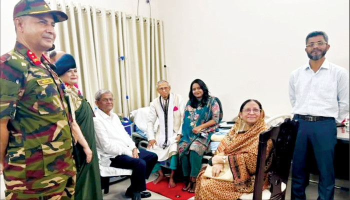 অধ্যাপক সুকোমল বড়ুয়ার চিকিৎসার খোঁজ নিলেন রাষ্ট্রপতি