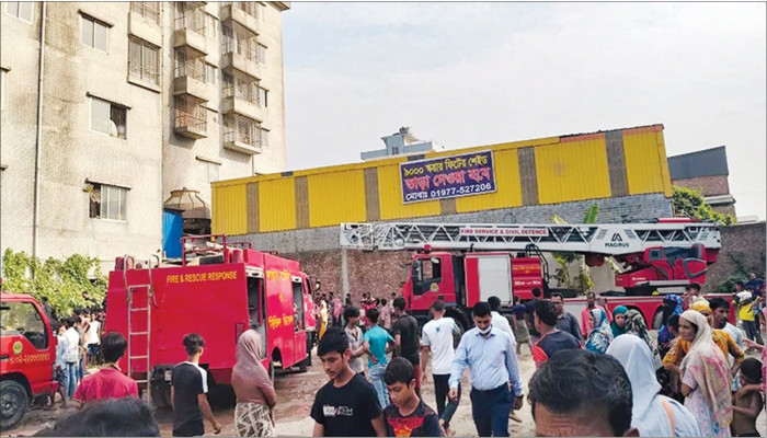 কেরানীগঞ্জে প্লাস্টিক কারখানায় অগ্নিকাণ্ড, এক শ্রমিকের মৃত্যু