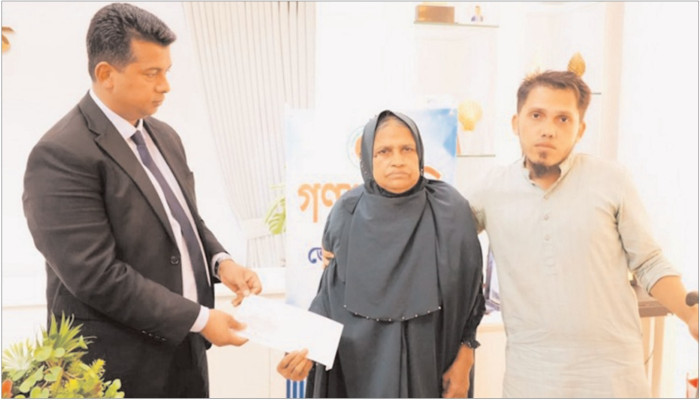 দুঃখ শুনেই সহায়তার হাত বাড়ালেন মানবিক ডিসি জাহিদ